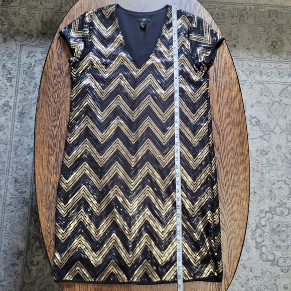 H&M Black Gold V-Neck Chevron Sequins Night Out Dress Size Women's Small 6 - Picture 8 of 10